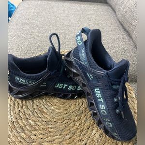 New Trendy Lightweight Breathable Running Shoes Blade Tyle Shoes Walking Sneaker